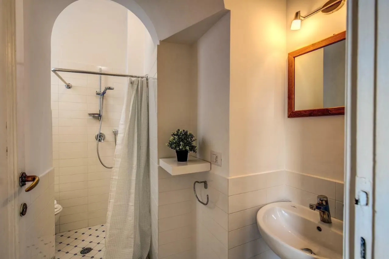 Apartment Campo Di Fiori 2 Bedroom Via Giulia Rome Italy