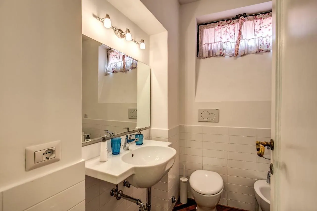 Apartment Campo Di Fiori 2 Bedroom Via Giulia Rome